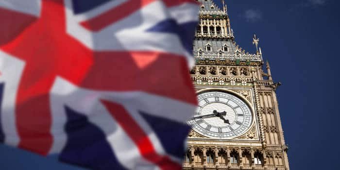 GamblingNews — L'autorité britannique avertit les clubs de foot sur les sponsors financiers